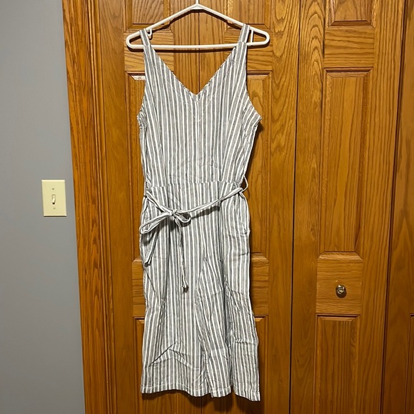 Linen Crop Pant Suit - Picture 1 of 4